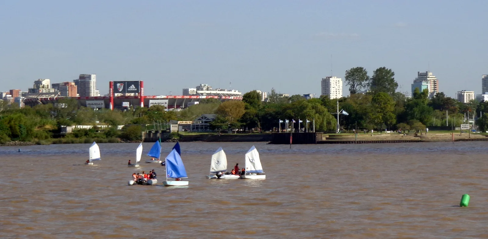 Cancha del club River Plate vista desde el Río de la Plata. Buenos Aires, Argentina.