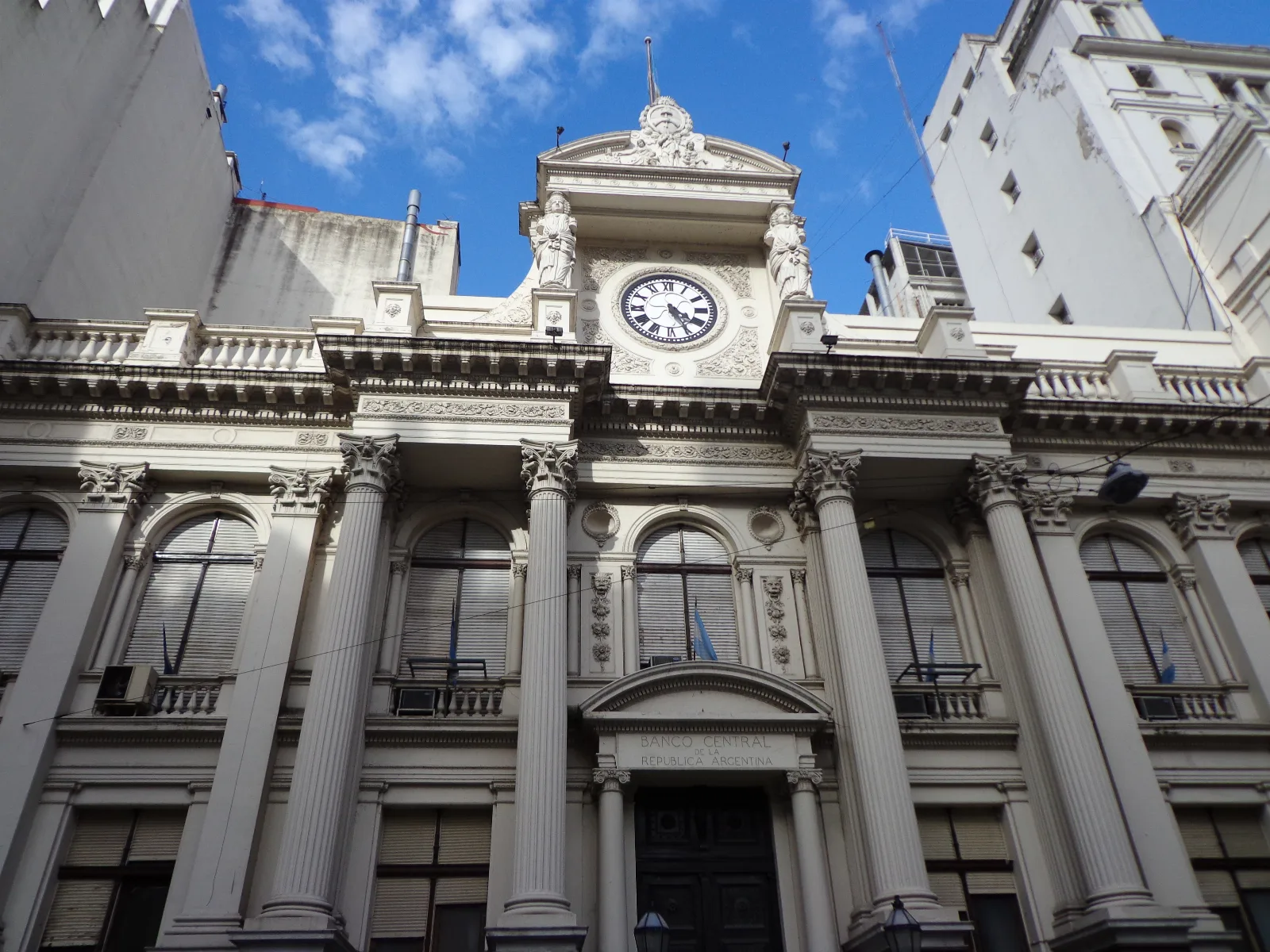 This is a photo of an Argentine monument identified by the ID