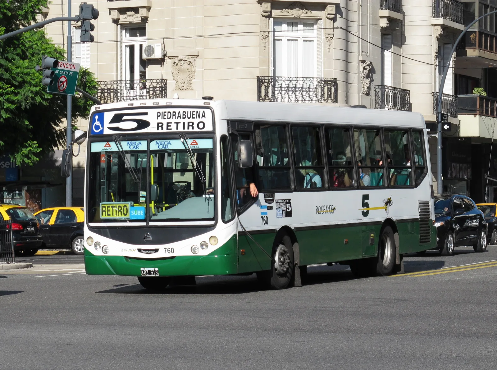 Buenos Aires - Metalpar Agrale MT 12 bus #760 on line No. 5 (Av Santa Fe)