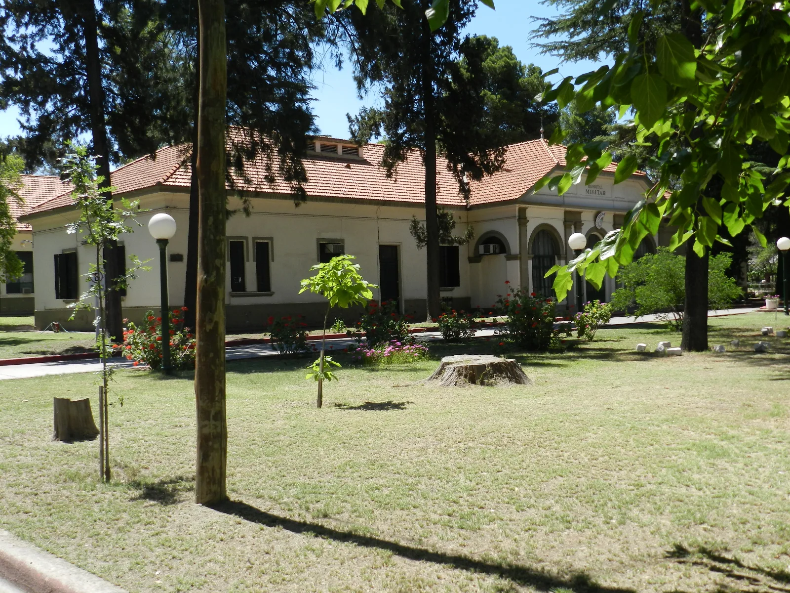 Hospital Militar Regional de Mendoza. Av Boulogne Sur Mer y Roque Saenz Peña.