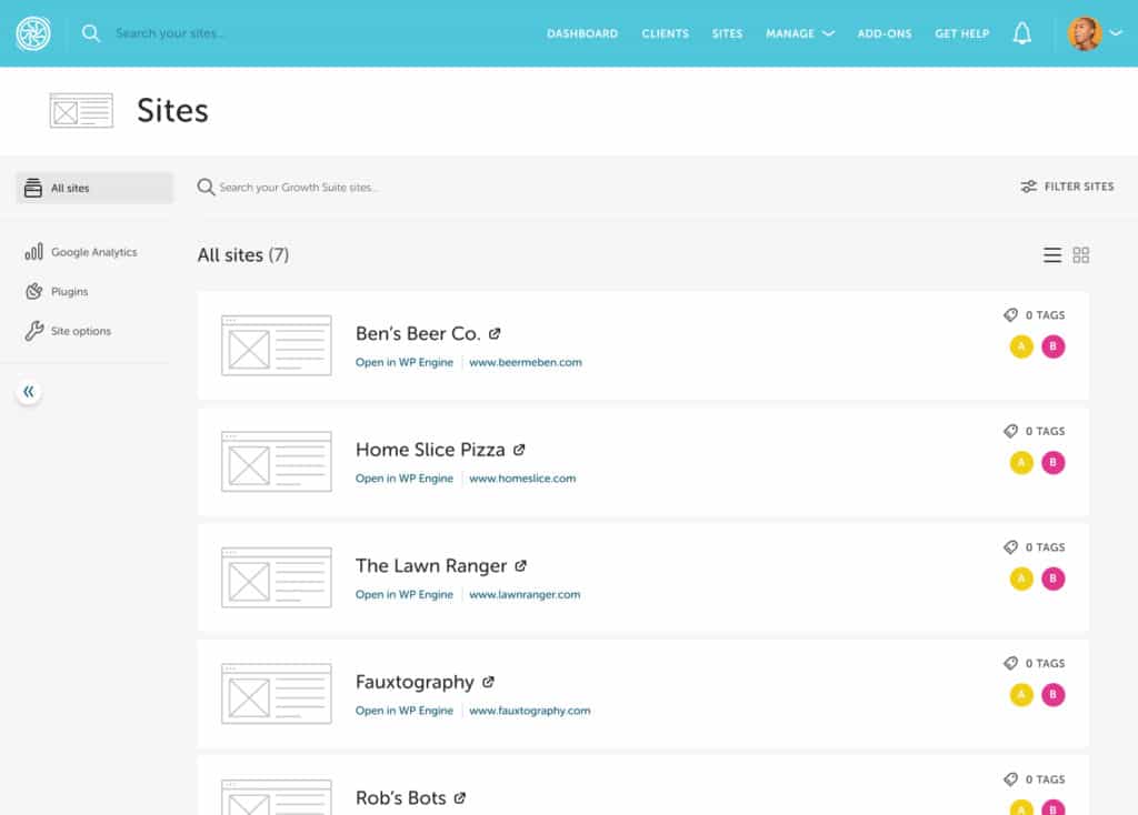 Captura de pantalla de la página de administración masiva de sitios en Flywheel Growth Suite. La página está configurada para ver Todos los sitios y se muestran 5 sitios administrados por el usuario